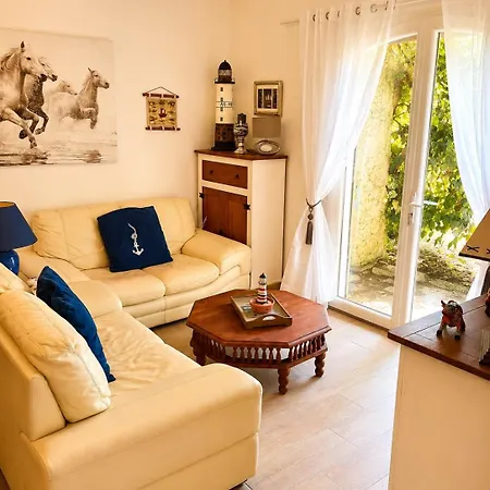 Oda ve Kahvaltı Camargue Liouc